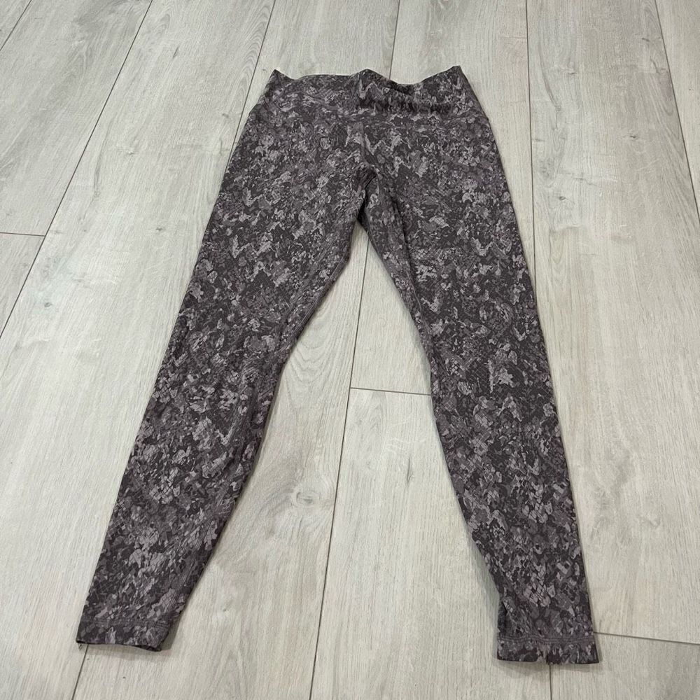 Lululemon women’s leggings size 10